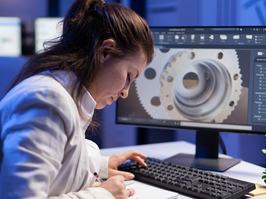 woman-engineer-architect-working-modern-cad-program-sitting-desk-start-up-business-office PTC Creo: Software CAD 3D para Engenharia e Design